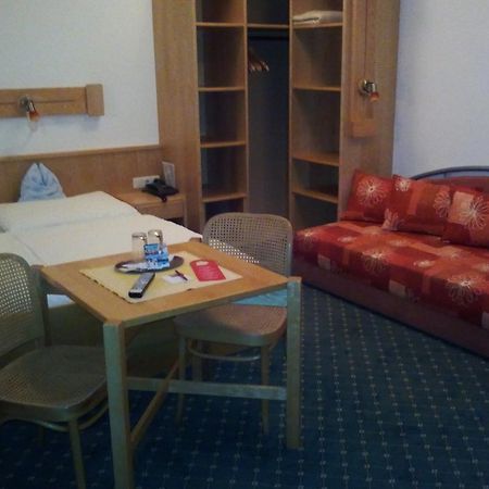 Hotel Zum Goldenen Hirschen Gostling an der Ybbs Bagian luar foto