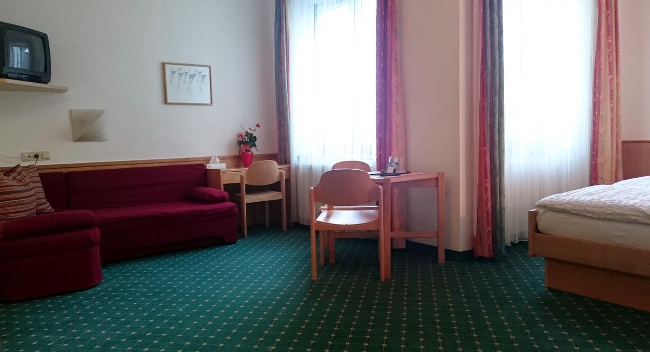 Hotel Zum Goldenen Hirschen Gostling an der Ybbs Bagian luar foto