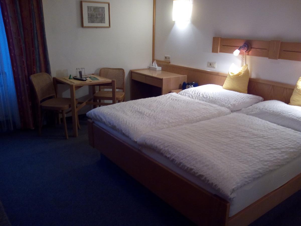 Hotel Zum Goldenen Hirschen Gostling an der Ybbs Bagian luar foto