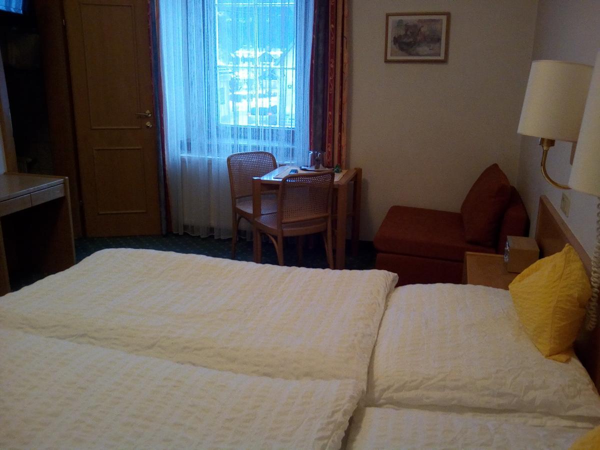 Hotel Zum Goldenen Hirschen Gostling an der Ybbs Bagian luar foto