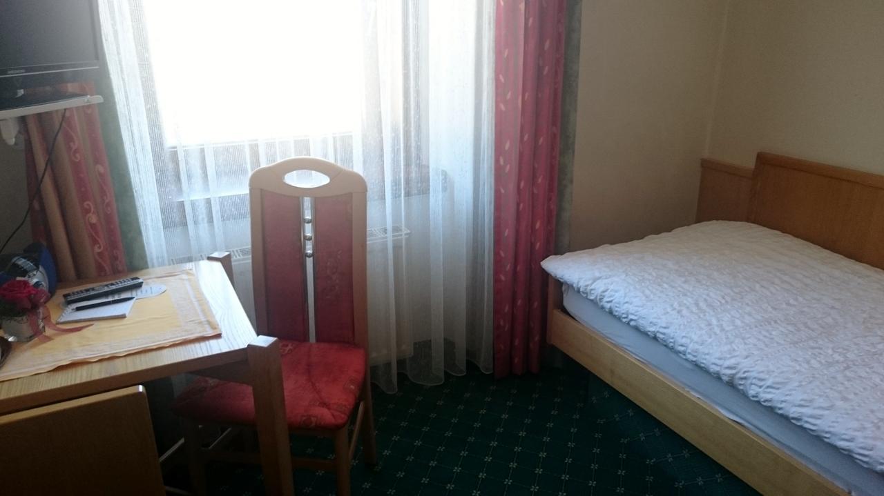 Hotel Zum Goldenen Hirschen Gostling an der Ybbs Bagian luar foto
