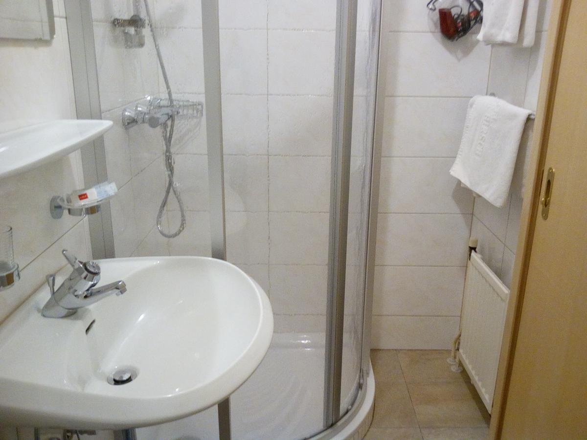 Hotel Zum Goldenen Hirschen Gostling an der Ybbs Bagian luar foto